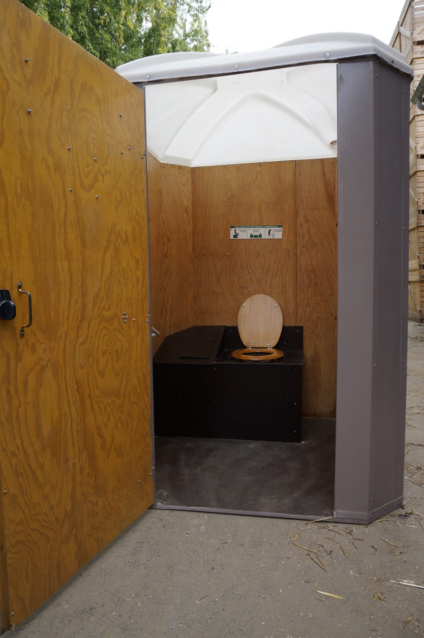 Meuble toilette sèche d'intérieur à compost : iCAG PMR - iCAG Compagnie Toilettes  sèches